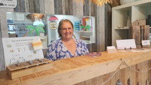 Marie Perreau dans sa boutique-laboratoire de Chamvres
